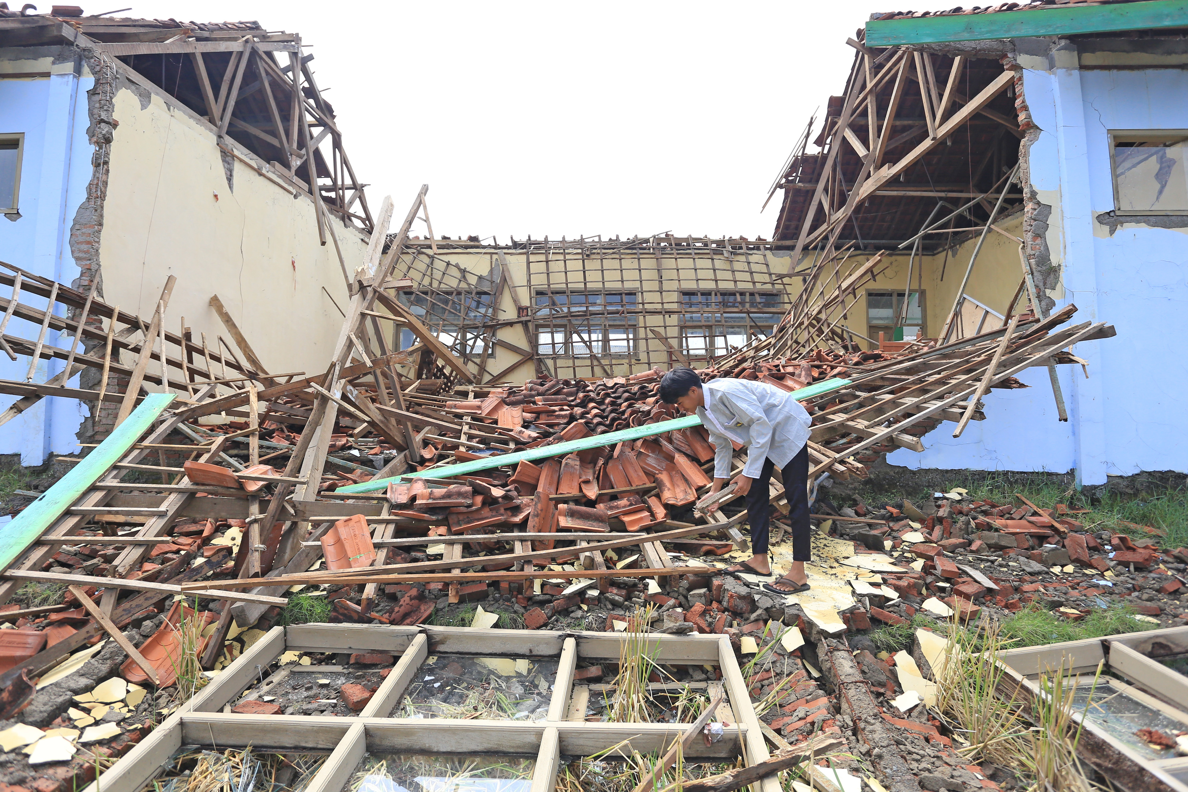 Indramayu Dilanda Angin Puting Beliung, 63 Rumah Rusak