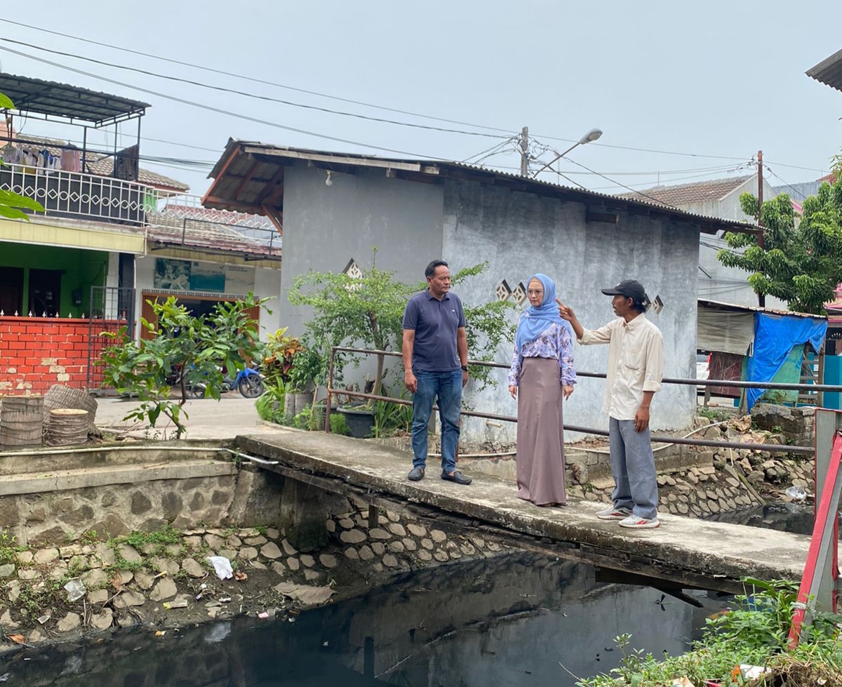 Ingrid Kansil saat berbincang dengan warga.