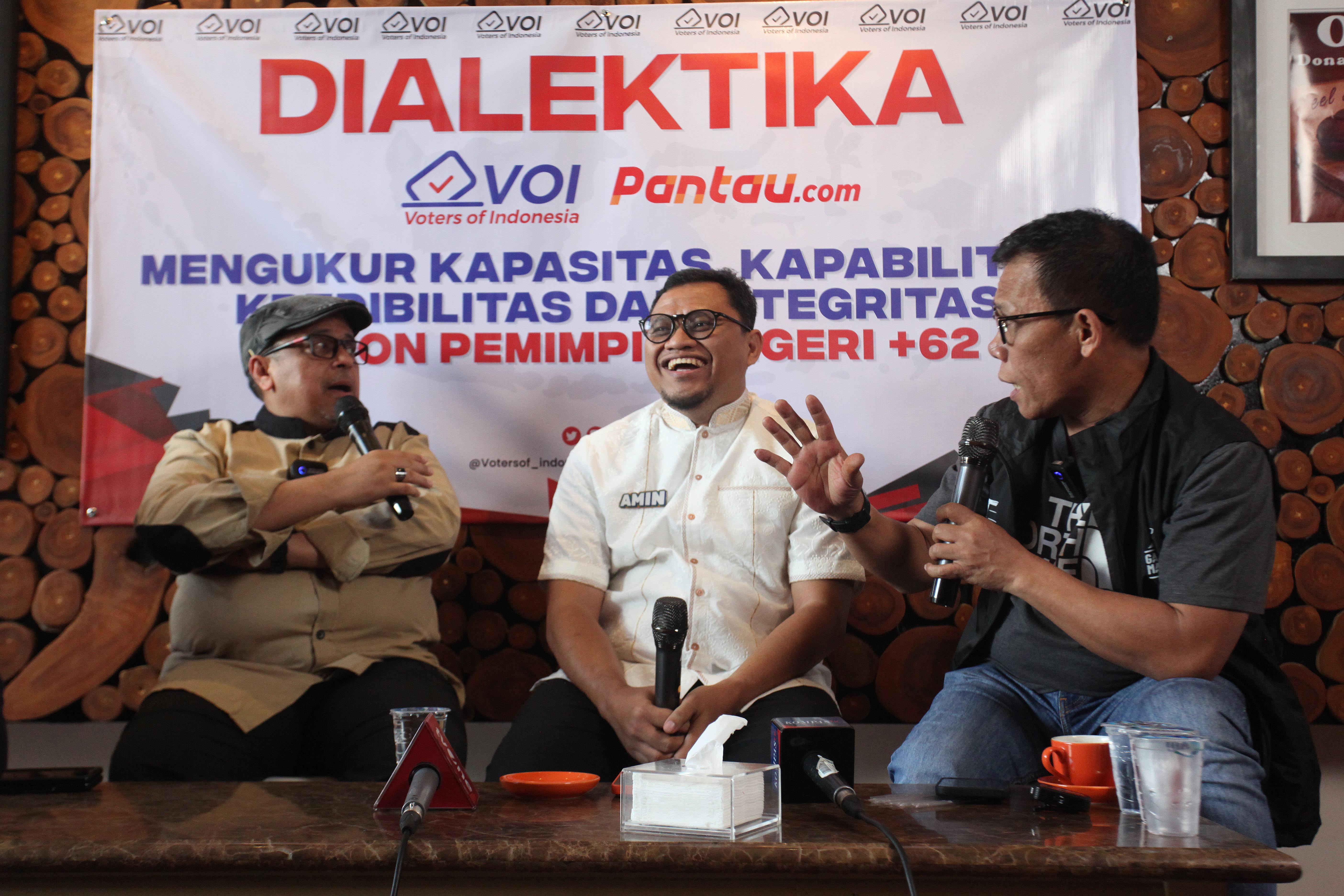 Perwakilan pasangan calon presiden nomor urut 3 Masinton Pasaribu (kanan)
