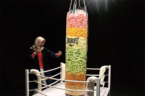 Instalasi kerupuk karya Fajar di ArtJog 2018.