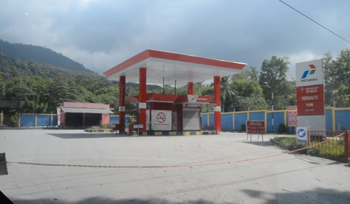 Pertamina Shop di bawah kaki gunung Lewotobi Laki laki, Flotim, NTT.