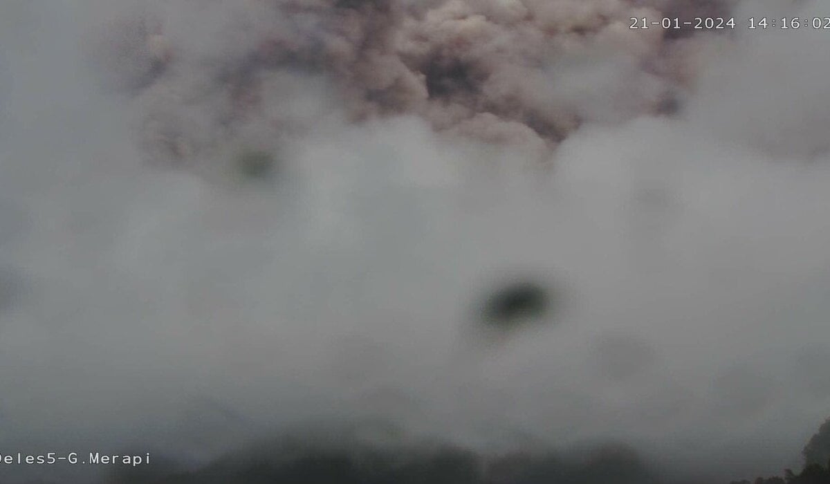 Awan panas guguran dari gunung Merapi, Minggu, 21 Januari 2024.