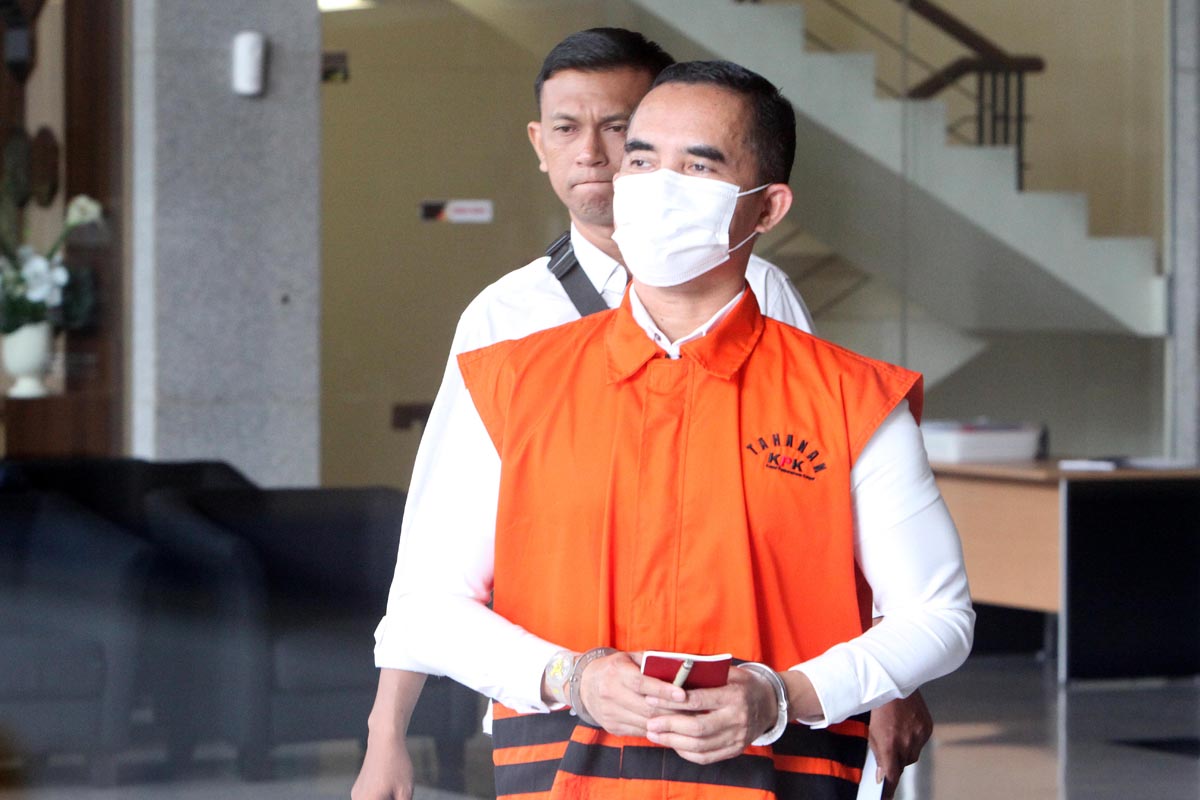 KPK memeriksa  karyawan PT Adendamas Riva Abdillah Aziz terkait kasus dugaan penerimaan gratifikasi dengan tersangka Eko Darmanto