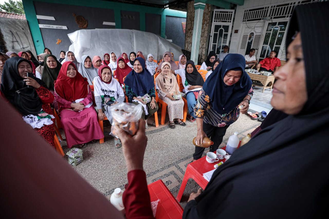 Sukarelawan Santri Dukung Ganjar menggelar kegiatan pelatihan UMKM membuat jamu