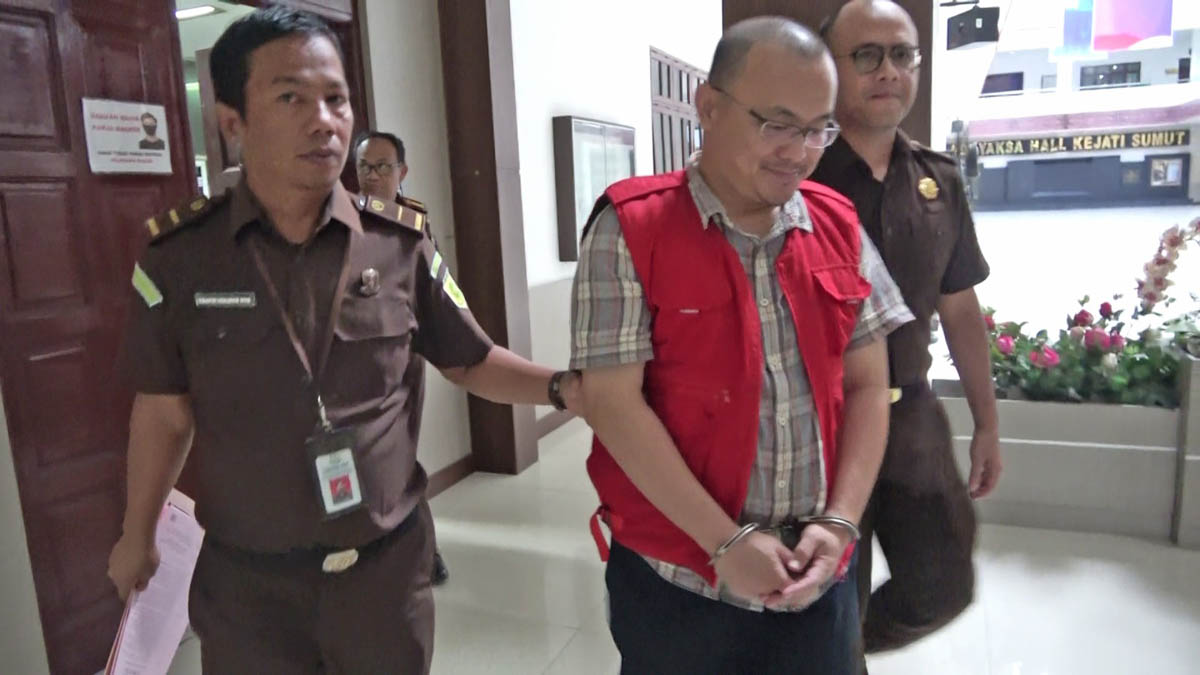 Kejati Sumut melakukan penahanan terhadap tersangka RTZ, selaku Kepala UPT BMBK terkait kasus dugaan korupsi pemeliharaan jalan jembatan