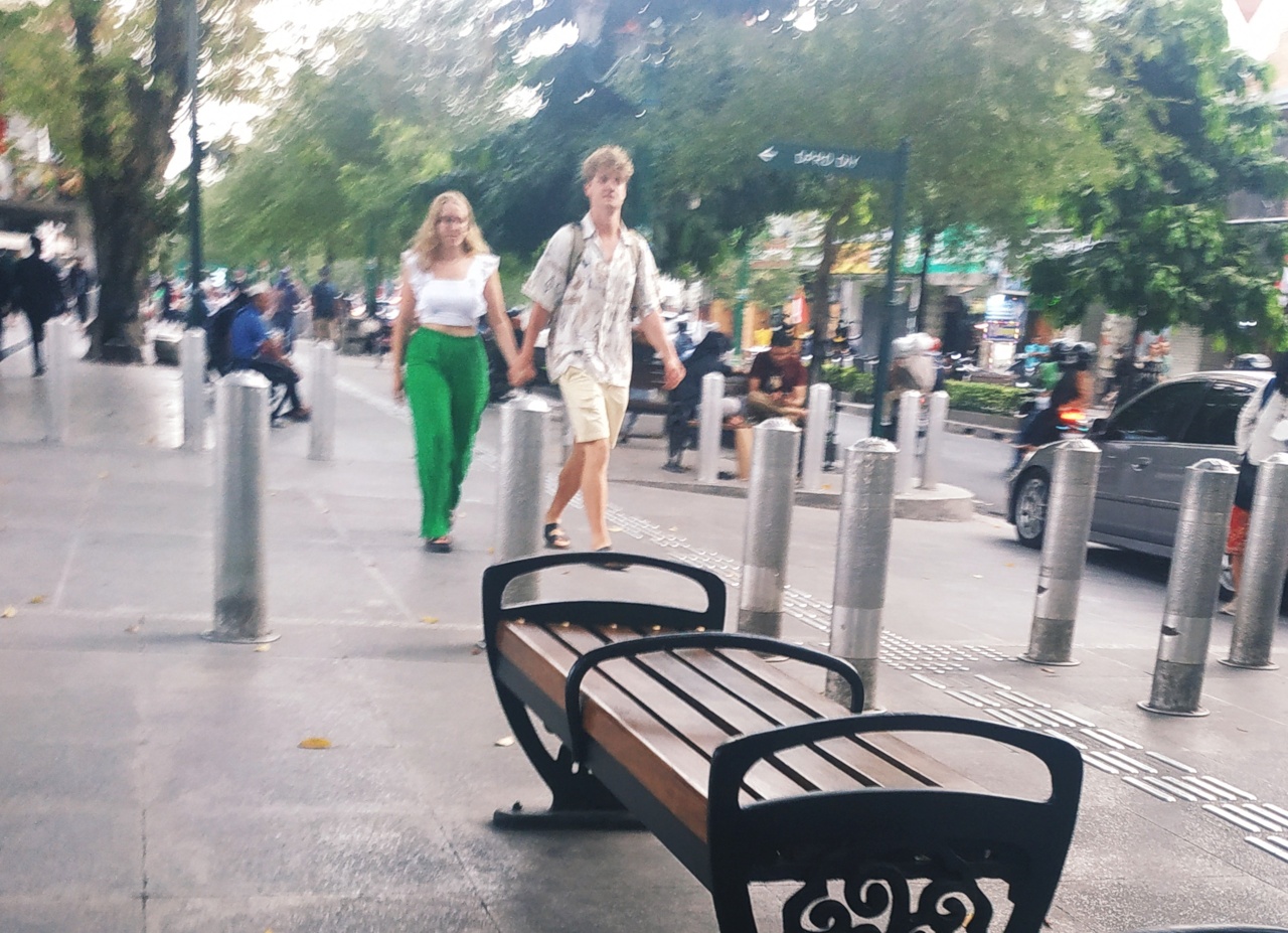 Ilustrasi.Wisatawan Asing Berjalan Kaki di Jalan Malioboro