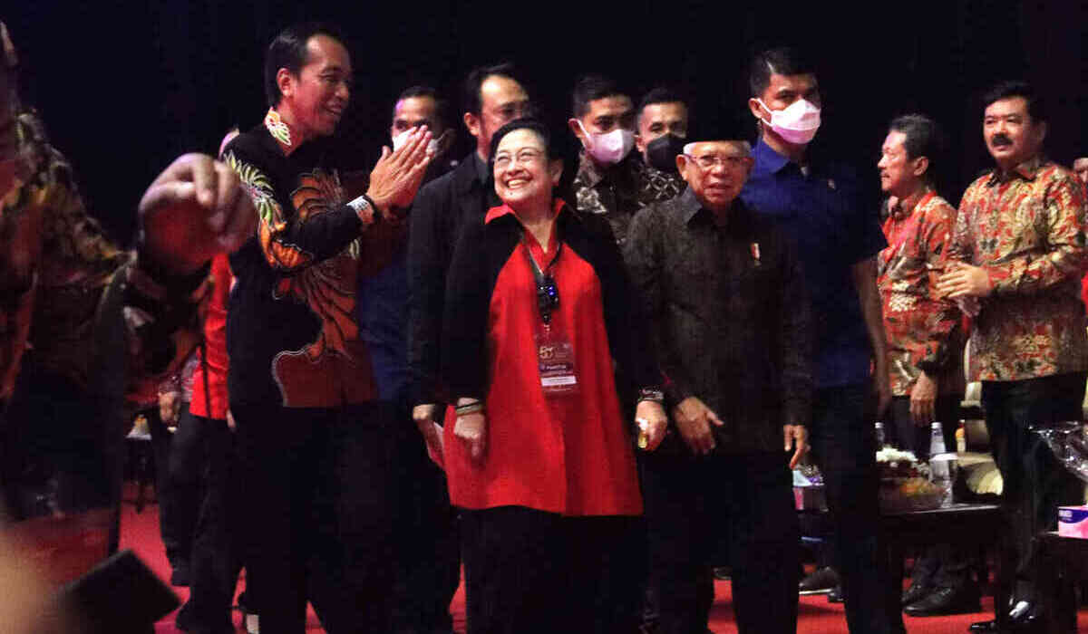 Presiden Jokowi dan Megawati Soekarnoputri di HUT PDIP ke-50 tahun 2023.
