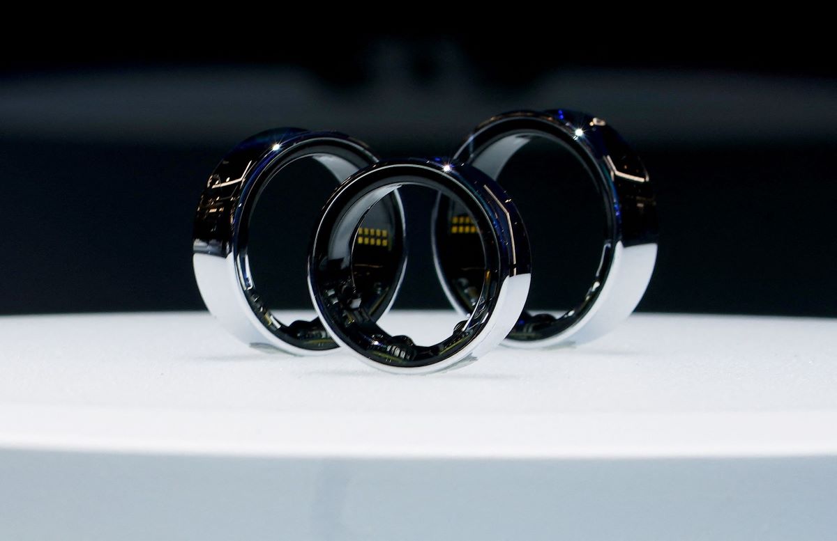 Prototipe cincin pintar Samsung ditampilkan di ajang Mobile World Congress (MWC) di Barcelona, pada Senin (26/2).