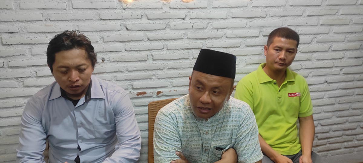 Denny Indrayana meyakini calon presiden nomor urut dua Gibran Rakabuming Raka memiliki relasi dan janji yang tidak dilunasi dengan Almas.