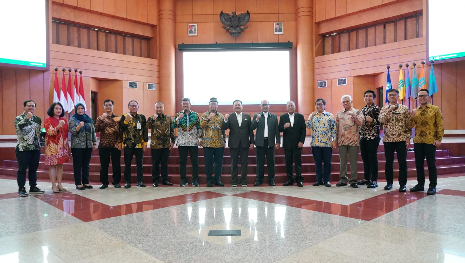  UT kembali mengukuhkan tekadnya dalam bidang pendidikan melalui kemitraan yang semakin erat.