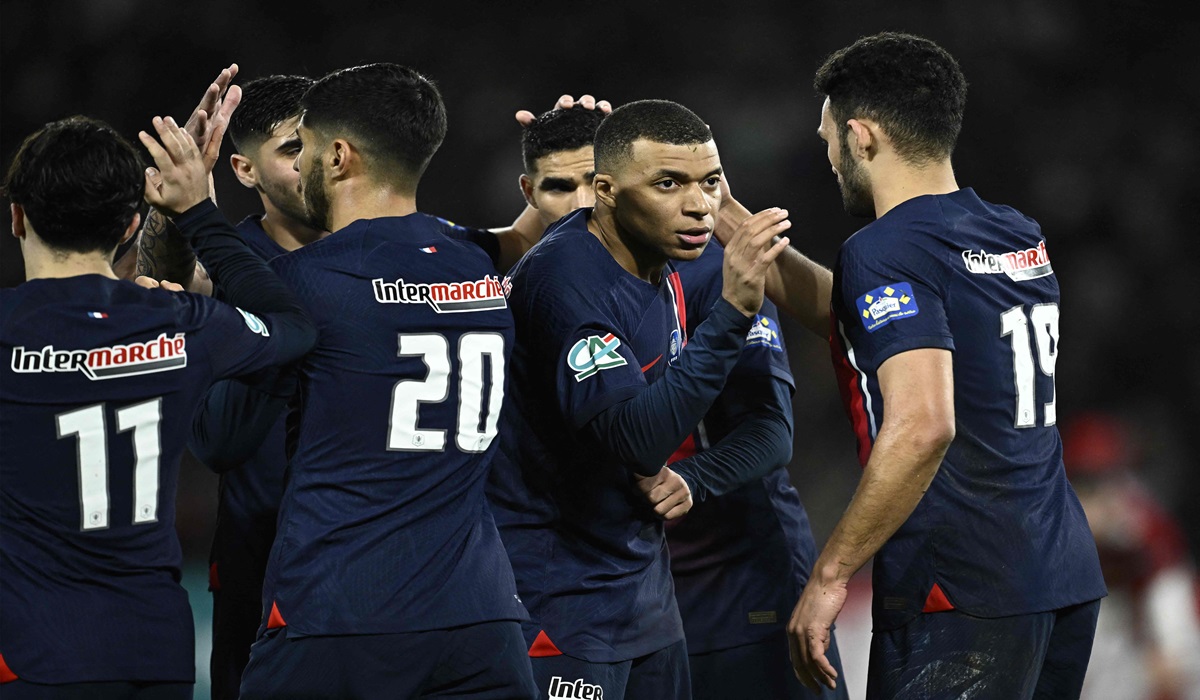 Para pemain Paris Saint-Germain melakukan selebrasi usai mencetak gol ke gawang Brest di laga Coupe de France