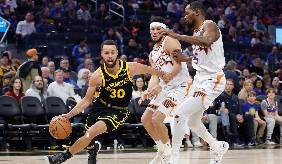 Stephen Curry dari Golden State Warriors saat bertanding melawan Suns, 10 Februari 2024.
