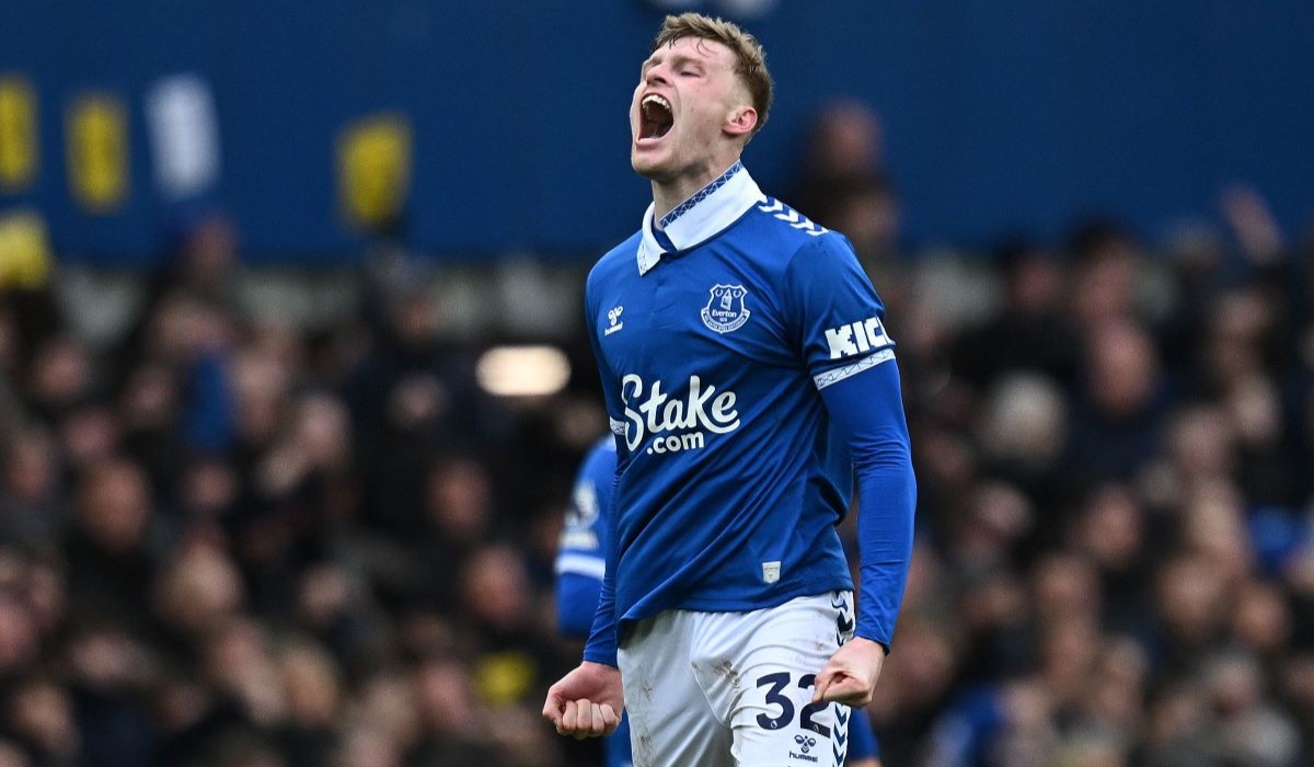 Jarrad Branthwaite merayakan gol ke gawang Tottenham Hotspur