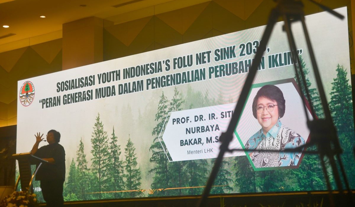 Menteri LHK Siti Nurbaya menyampaikan arahan saat acara kick off dan sosialisasi rencana operasional Indonesia's FOLU Net Sink 2030