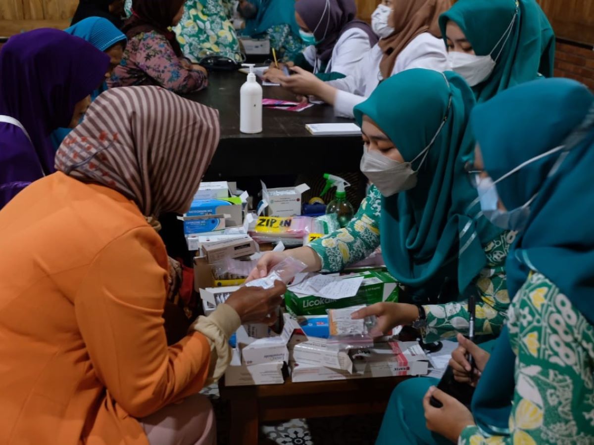 Bakti sosial dan pemeriksaan kesehatan di Kulon Progo.