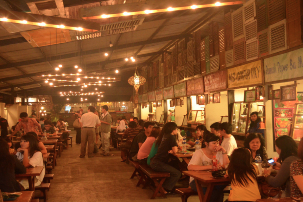 3 Wisata Kuliner di Bandung, Tempatnya Nyaman Cocok buat Hangout dengan Teman