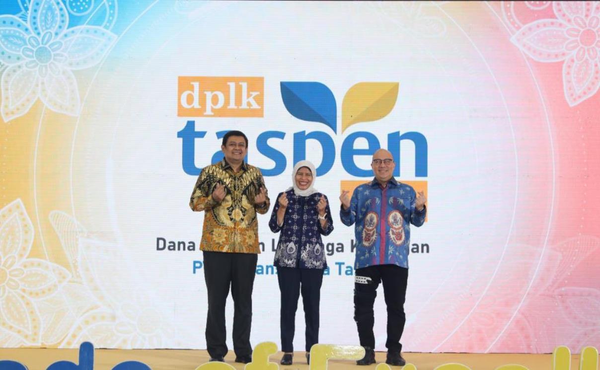 Direktur Utama Taspen Life Ibnu Hasyim (kiri) dan Direktur Utama PT Taspen (Persero) ANS Kosasih (kanan) pada peresmian DPLK Taspen Life.