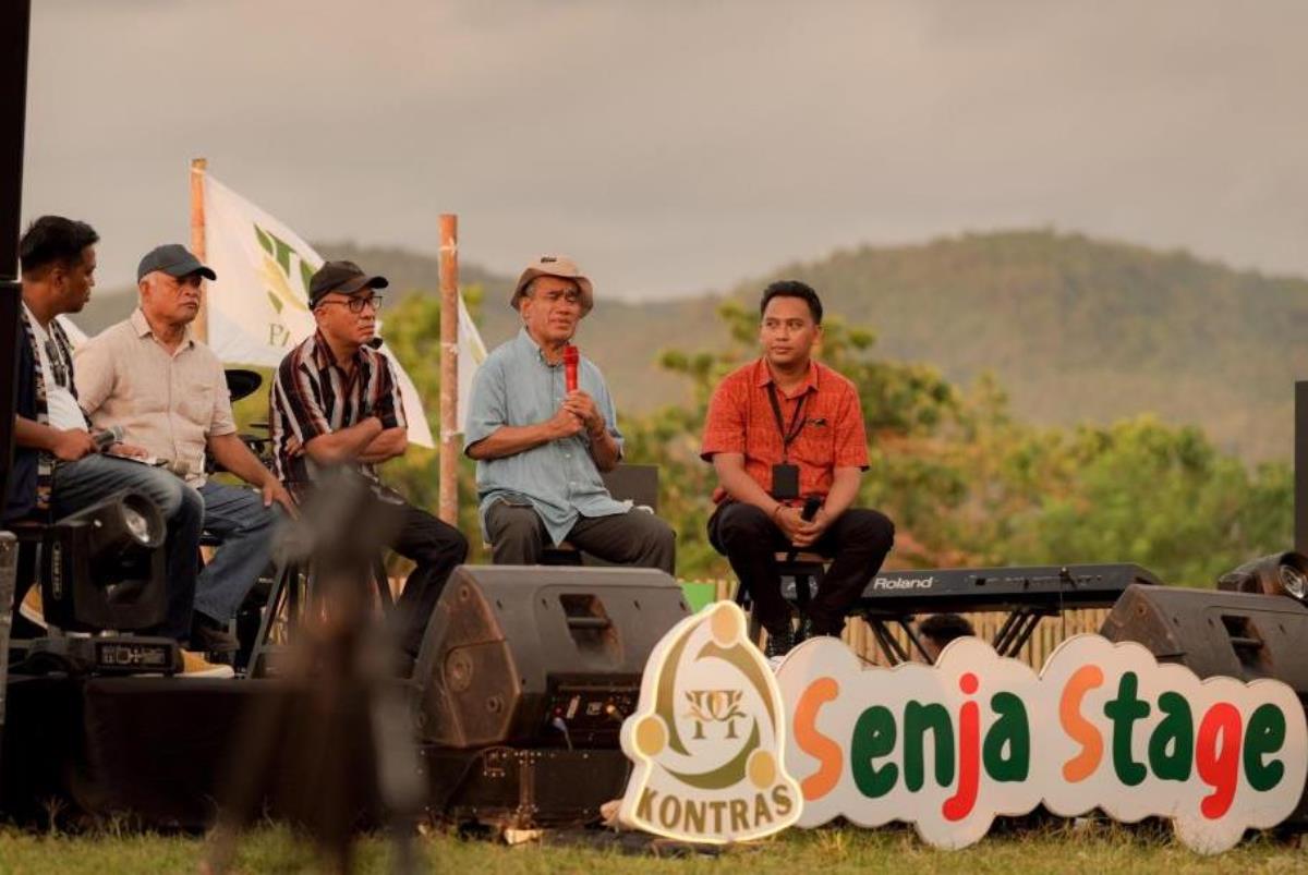 Sesi diskusi Kongkow Lintas Komunitas (Kontras) Volume 1 di Kawasan Taman Parapuar, Labuan Bajo, NTT.