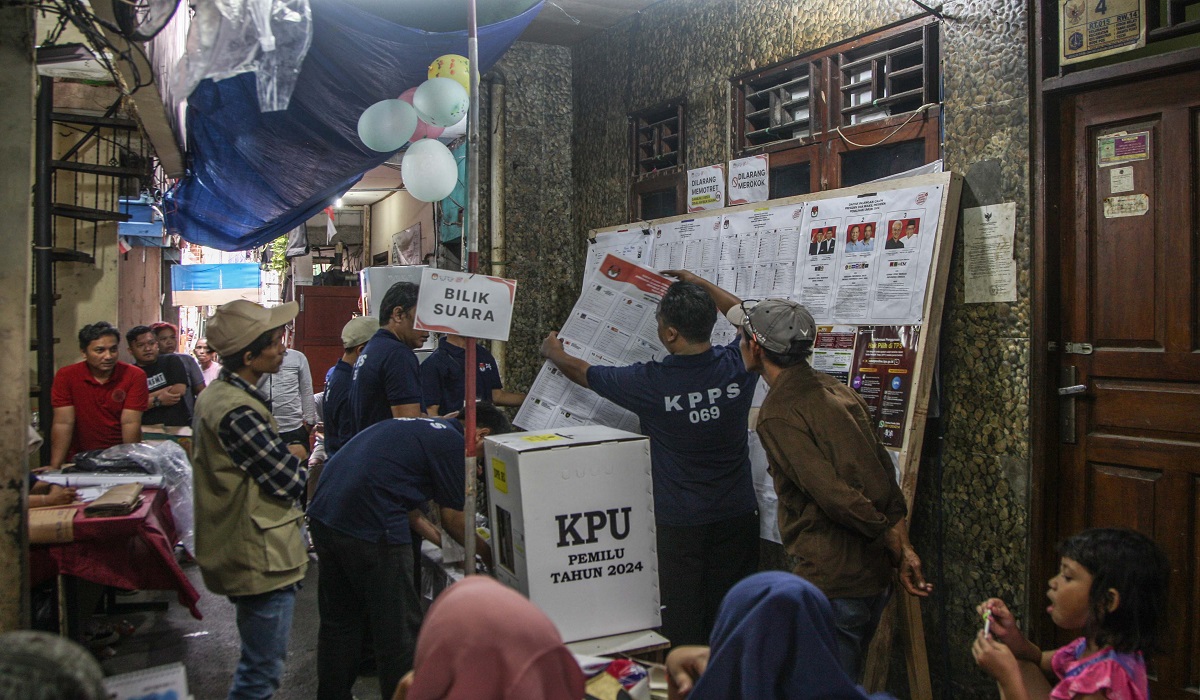 Penghitungan suara Pemilu 2024 di salah satu pemukiman di Tanah Abang, Jakarta Pusat
