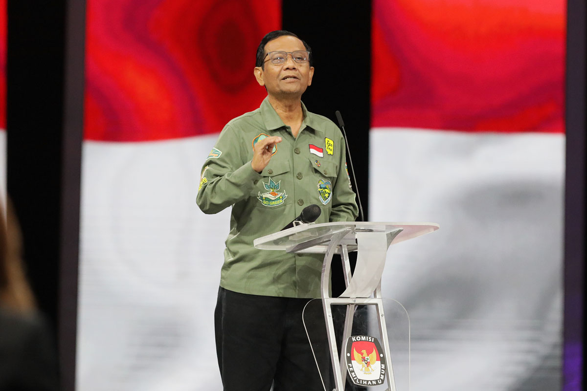 Langkah Mahfud mundur sebagai Menkopolhukam menggambarkan sikap PDIP semakin memperjelas bertentangan dengan sikap politik Presiden Jokowi.
