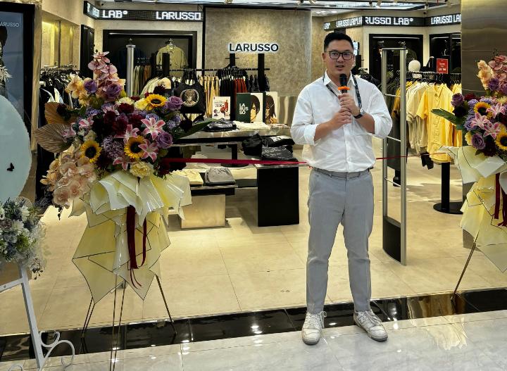 Grand opening Larusso di Plaza Aceh, Aceh.