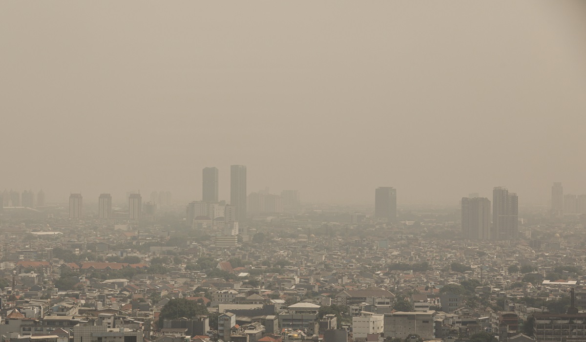 Kota Jakarta yang diselimuti polusi udara.