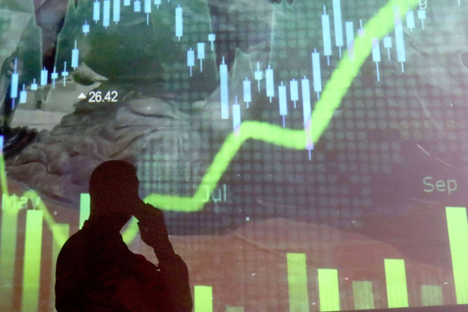 Layar informasi pergerakan Indeks Harga Saham Gabungan (IHSG) di Bursa Efek Indonesia (BEI), Jakarta.