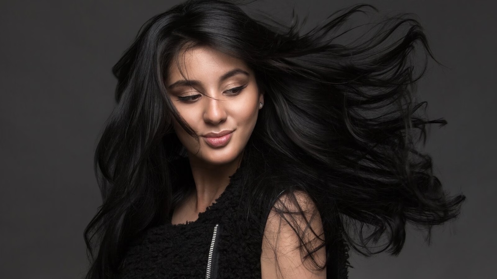 Ilustrasi. Jaga penampilan rambut agar tetap sehat berkilau jadi tantangan tersendiri bagi banyak orang, khususnya para wanita.