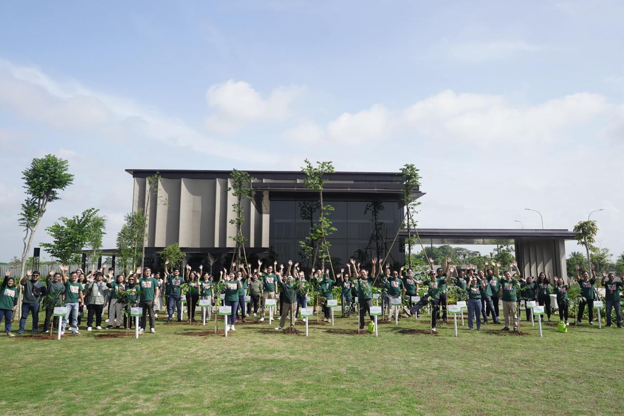Kegiatan  program Pranaraksa (penanaman pohon) di kawasan proyek residensial Ammaia Ecoforest di Cikupa, Tangerang, baru-baru ini.