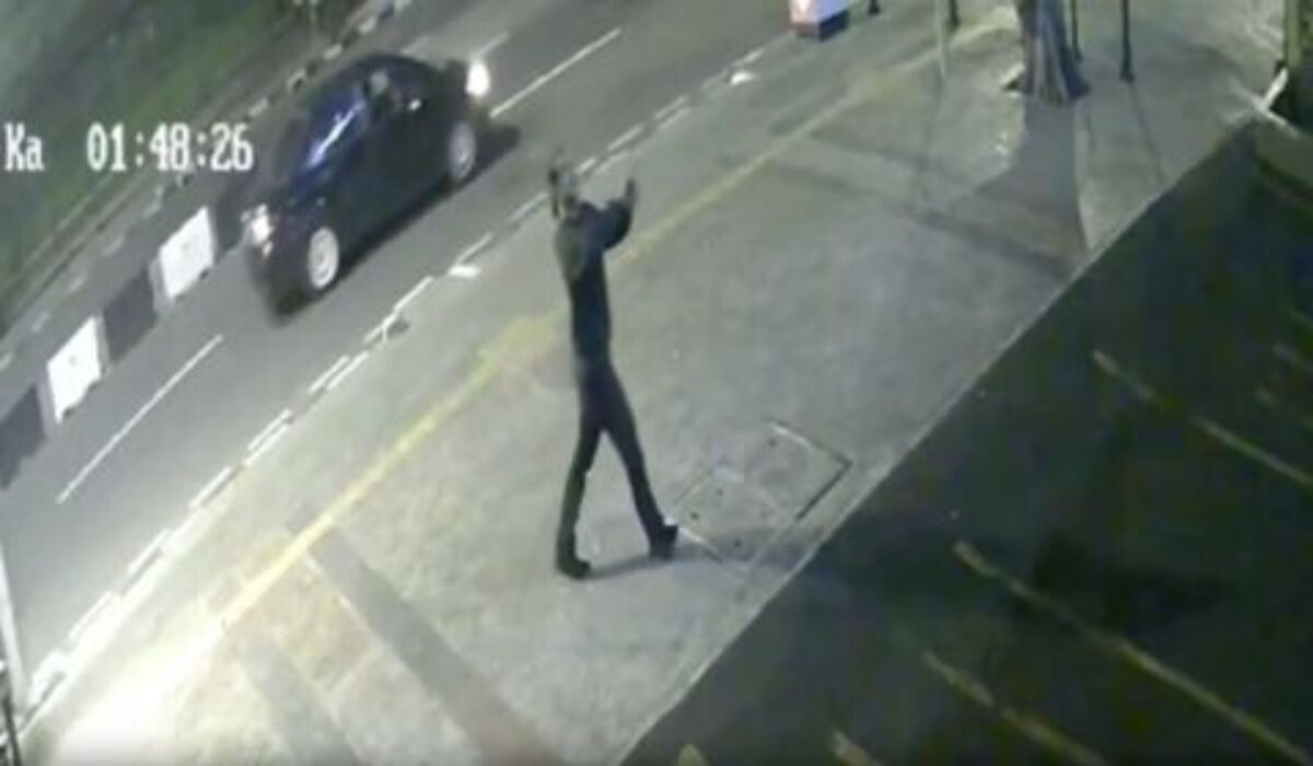 Gathan Saleh saat melakukan penembakan di Jakarta Timur.