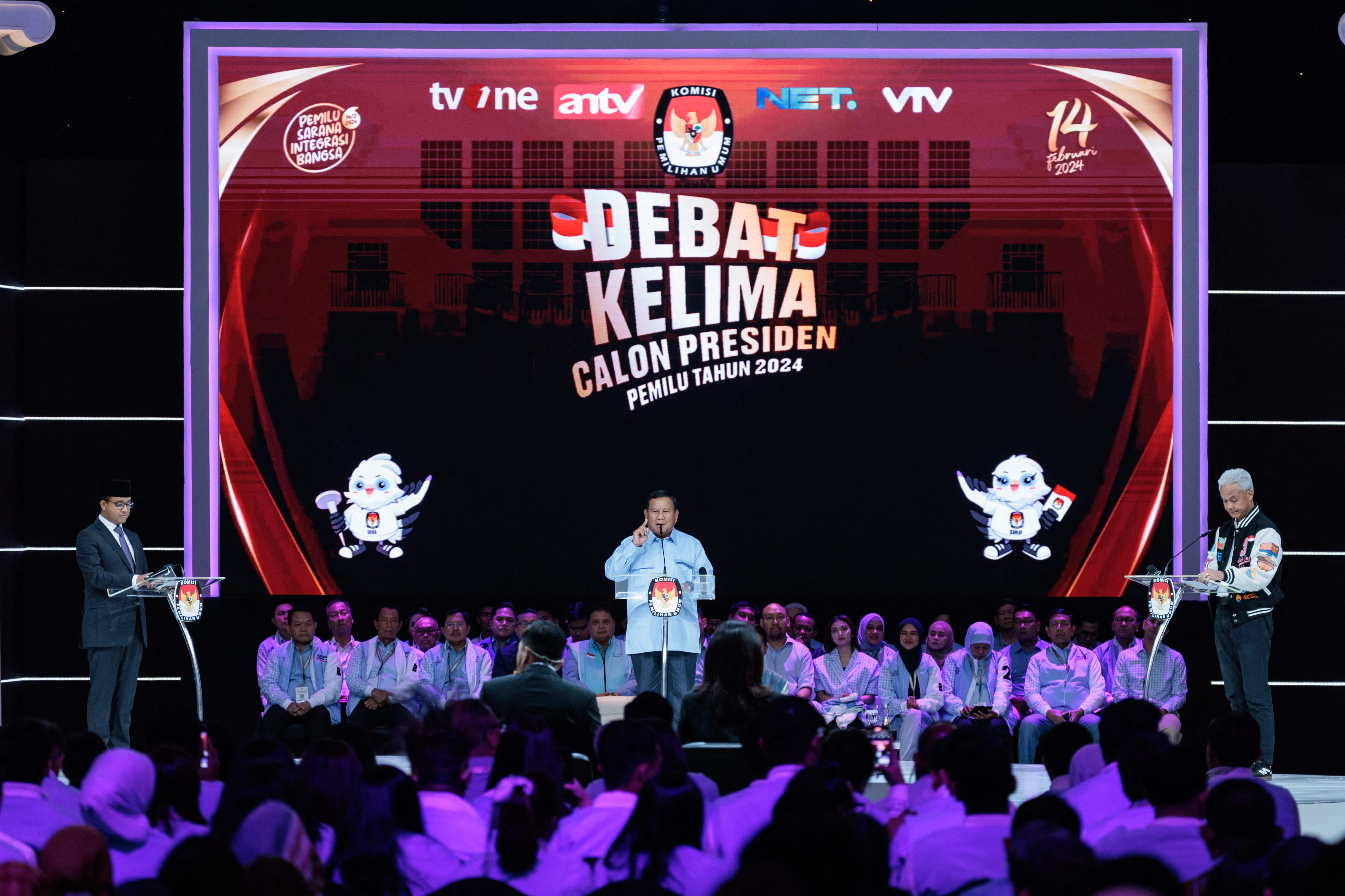 Pesidential candidates, Anies Baswedan (L), Prabowo Subianto (C) and Ganjar Pranowo (R) attend the last presidential election debate at the 