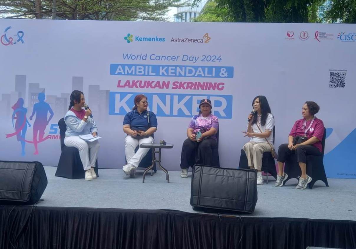 Sesi talkshow pada acara 5K Amazing Run: Ambil Kendali, Lakukan Skrining Kanker, di Jakarta, Minggu (25/2).