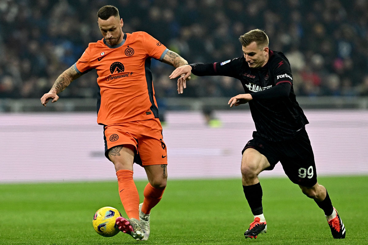 Inter Milan berhasil memperlebar jarak di puncak klasemen Serie A menjadi 10 poin setelah mengalahkan Salernitana 4-0. 