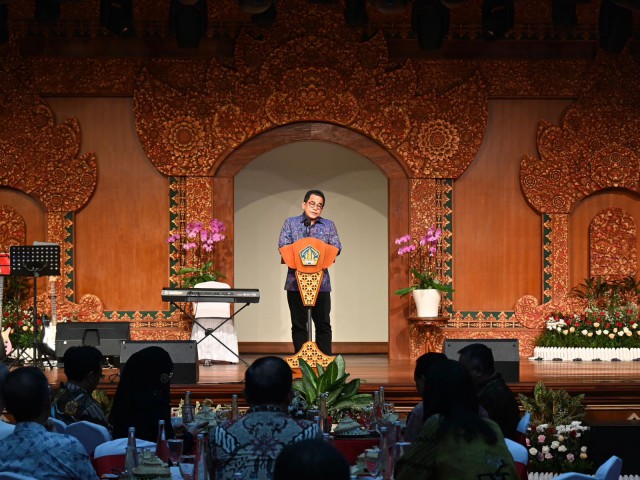 Sekjen DPR RI Indra Iskandar dalam sambutannya saat Gala Dinner EVP 2024 di Gedung Kerta Sabha, Bali, Senin (12/2/2024). 