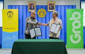 Director of Trust & Safety and GrabSupport, Grab Indonesia, Radhi Juniantino (kiri) dan Dekan Fakultas Psikologi UI Dr Bagus Takwin, M.Hum,.