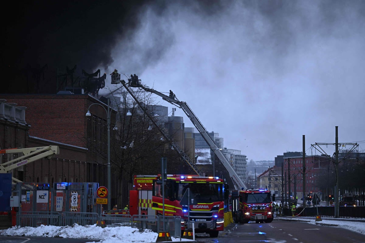 Kebakaran melanda taman hiburan terbesar di Swedia, khususnya taman air Oceana yang masih dalam tahap pembangunan di Liseberg, Gothenburg. 