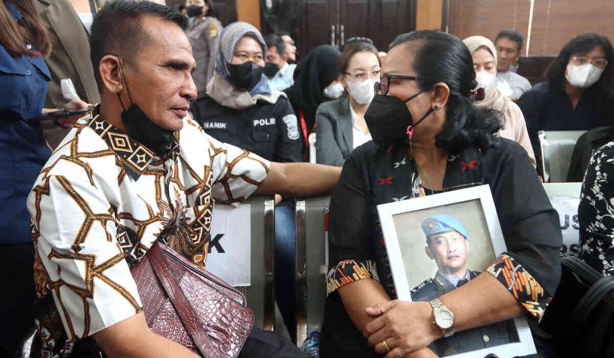  Orangtua dan keluarga Brigadir Yosua Hutabarat.