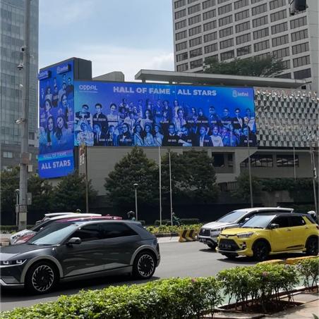 Robotic Videotron Mandarin Oriental menjadi panggung utama bagi tokoh-tokoh inspiratif ini selama 30 hari penuh.