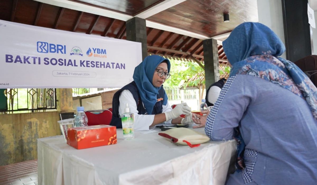 YBM Brilian bersama Ikatan Wanita Bank Rakyat Indonesia (IWABRI) menyelenggarakan bakti sosial