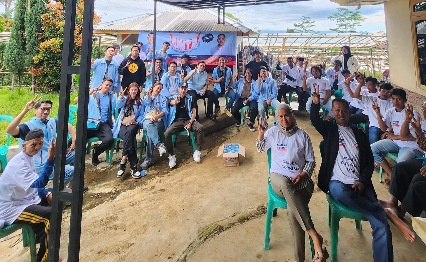 Para petani tanaman hias di Cikalong Wetan, Kabupaten Bandung Barat, Jawa Barat menyampaikan hambatan mereka.