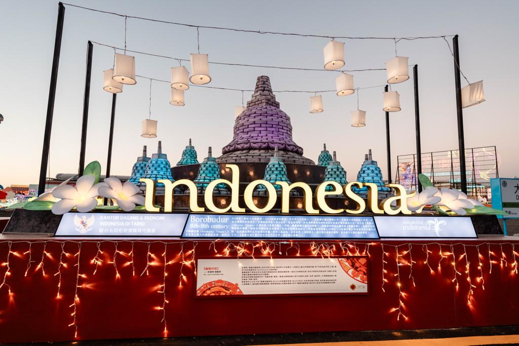 Lampion berbentuk Candi Borobudur di Taiwan Lantern Festival 2024.