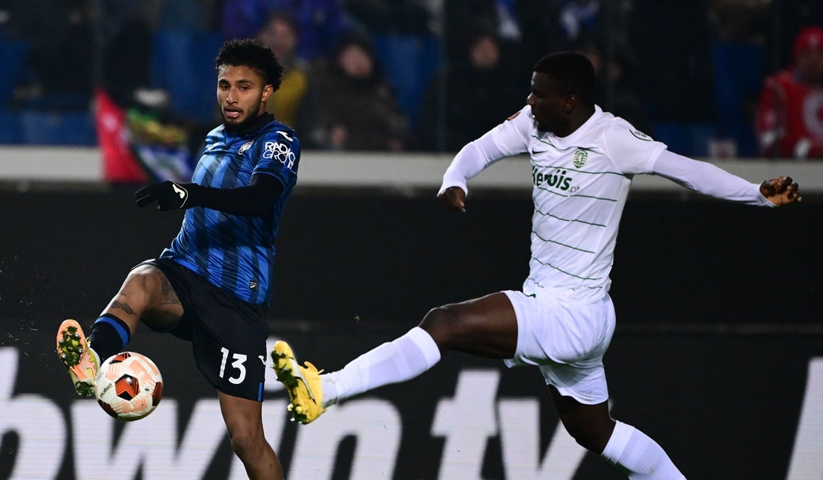 Gelandang Atalanta Ederson (kiri)