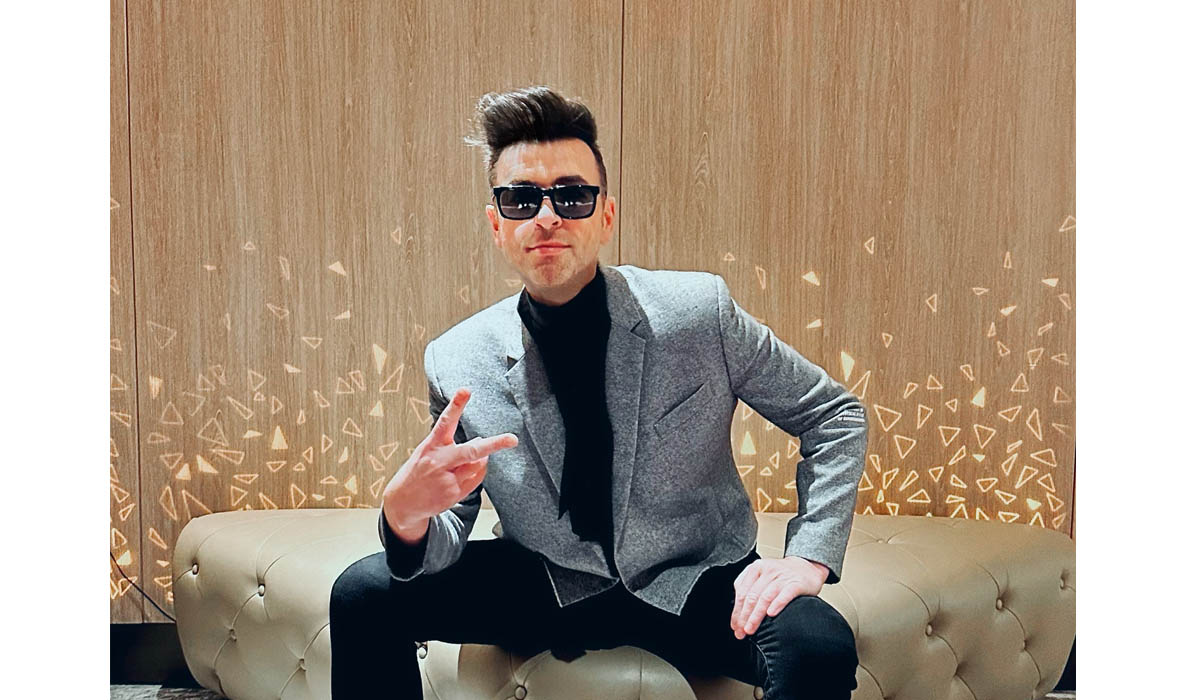 Mark Feehily mengundurkan dari tur Westlife dikarenakan masalah kesehatan. 