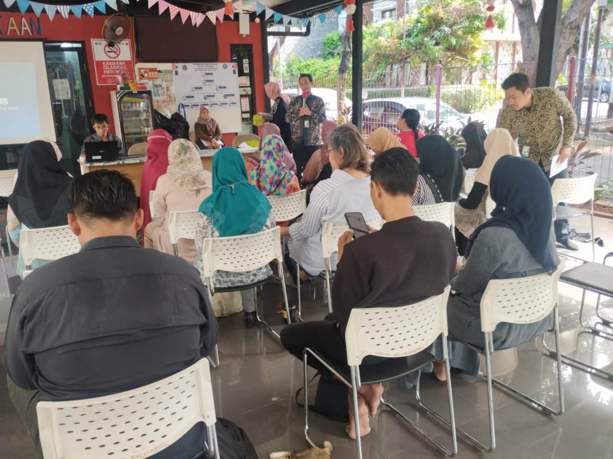 Kegiatan pendaftaran Pelaku UMKM Loksem Jaksel di RPTRA Tunas Muda di Kelurahan Kramat Pela, Kebayoran Jaksel.