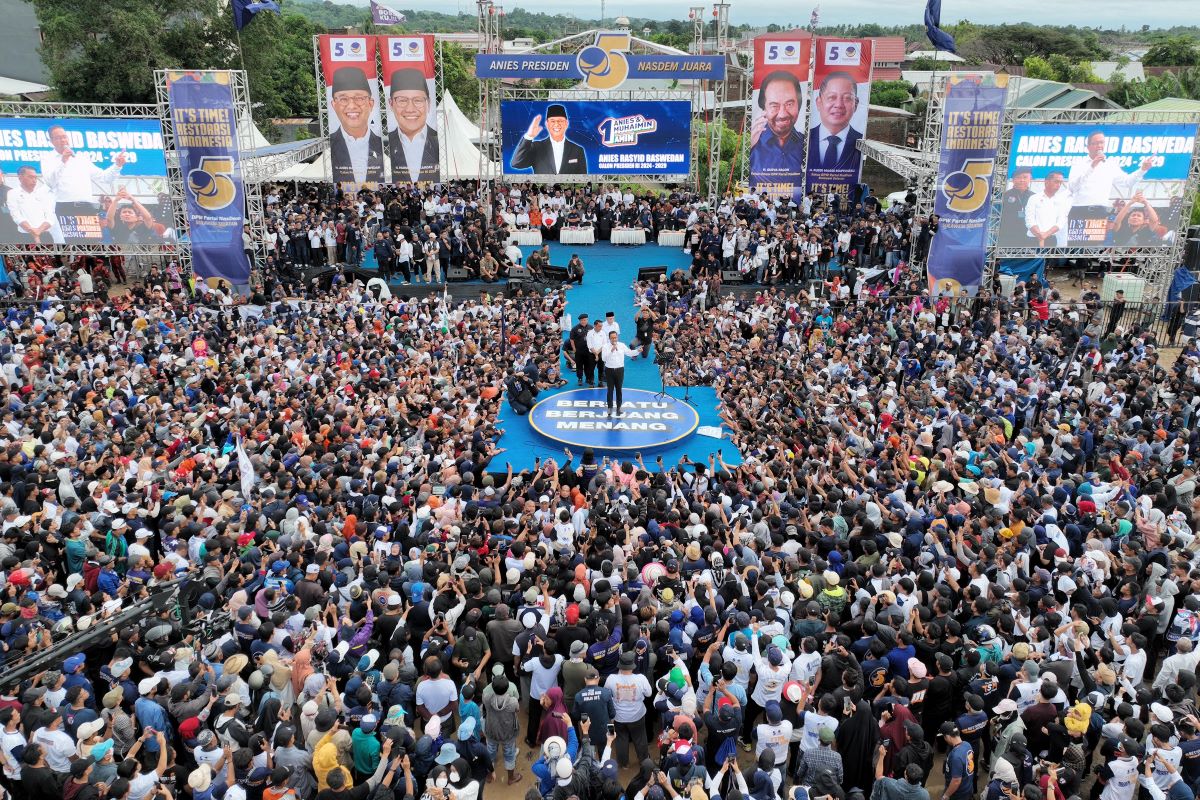 Calon presiden nomor urut 1 Anies Baswedan berkampanye di Parepare, Sulawesi Selatan.