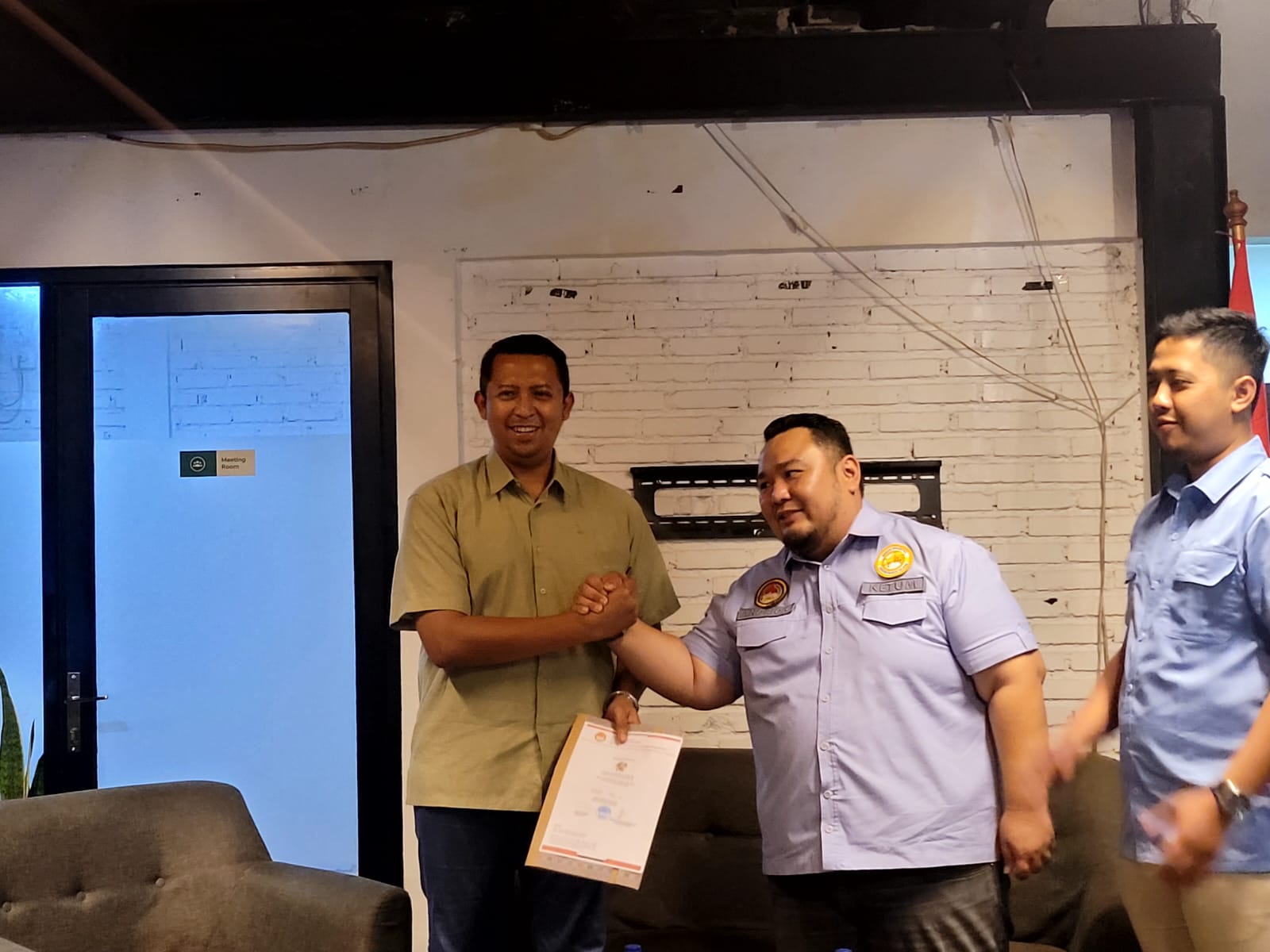  Resha Yogaswara menerima mandat dari a Ketua Umum B8C Andrio Caesario