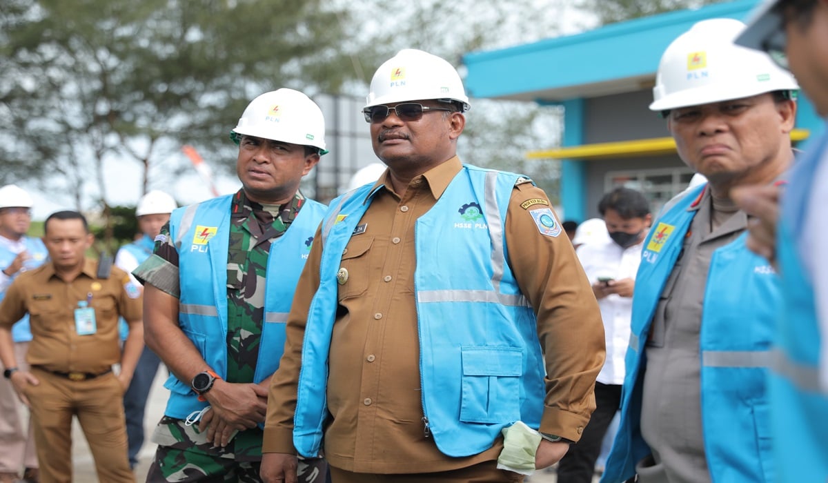 Penjabat (Pj) Gubernur Kepulauan Bangka Belitung (Kep Babel) Safrizal ZA saat meninjau PLTU Air Anyir, Kabupaten Bangka.