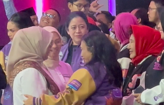 Kompak! Istri Anies dan Ganjar foto bareng dengan Puan Maharani saat jeda debat capres-cawapres