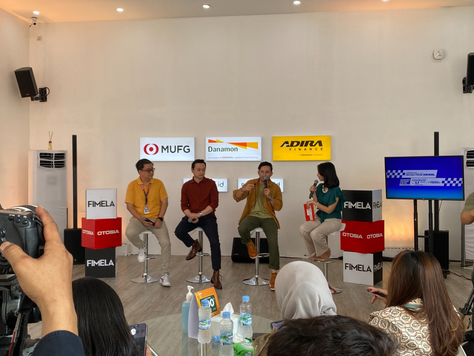 Seri talkshow Studio Financial yang diadakan di Booth MUFG, Danamon, dan Adira Finance selama IIMS 2024 di JiExpo Kemayoran, Jakarta.