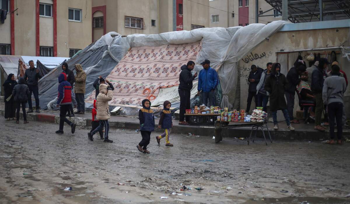 Warga Gaza yang mengungsi di kawasan Rafah, perbatasan Palestina dan Mesir.